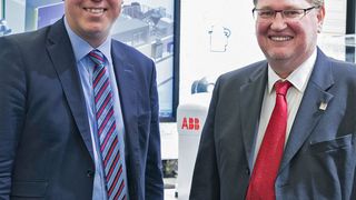 Morten Wierod von ABB und Thomas Punzenberger von Copa-Data (v.l.) sind nun Partner: Die Copa-Data-Software „zenon“ ist nun im ABB-Produktportfolio verfügbar. (Luca Siermann)