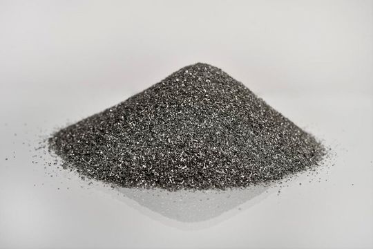 Grafit steckt nicht nur in Bleistiften und Schmiermitteln oder wird für Elektroden im Werkzeug- und Formenbau benötigt. Auch als Batterierohstoff ist diese Erscheinungsform des Kohlenstoffs wichtig. Nun will China aber den Export drosseln, wie die dpa meldet.(Bild:  Kohlenstauballianz)