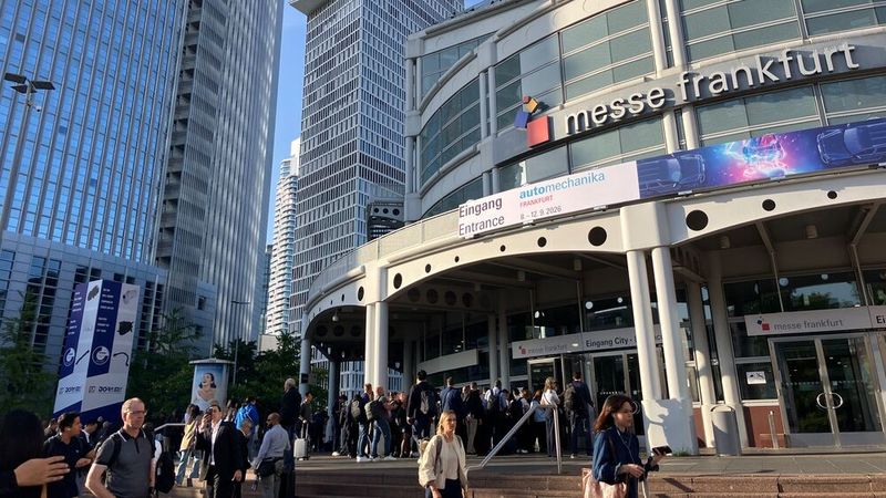 Kaiserwetter in Frankfurt zur Automechanika-Eröffnung. (Bild: Pfaff / VCG)