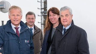 Von links: Jens Meier (CEO Hamburg Port Authority), Wilhelm Dresselhaus (Mitglied der Geschäftsführung Nokia Deutschland), Antje Williams (Telekom 5G Executive Program Manager) und Frank Horch (Senator für Wirtschaft, Verkehr und Technologie der Freien und Hansestadt Hamburg).  (Bild: Deutsche Telekom)