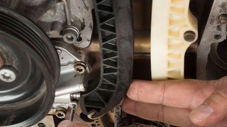 Der Austausch der Steuerkette eines VW Polo dauert laut Contitech circa drei Stunden. (Contitech)