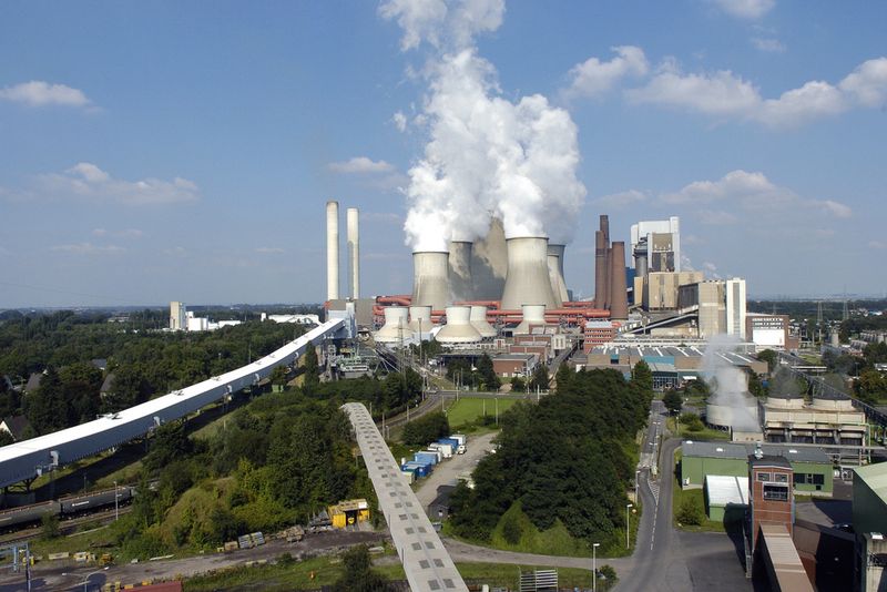 Die Kooperation von RWE Power, BASF und Linde sieht den Bau und den Betrieb einer Pilotanlage am Braunkohlekraftwerk Niederaußem von RWE Power vor.  (Bild: RWE Power)