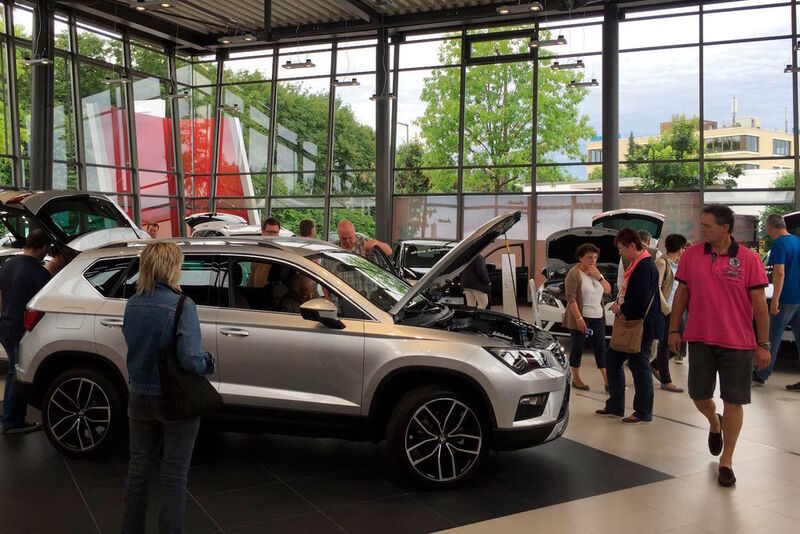 Am Eröffnungswochenende 2. und 3. Juli sorgte der neue Star im Modellprogramm von Seat, der Ateca, für entsprechende Aufmerksamkeit beim Publikum. Das SUV hatte am gleichen Tag Händlerpremiere in Deutschland. (Hahn Automobile)