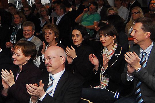 Für seine Forderung, das Schulsystem in Deutschland grundsätzlich zu verändern und ebenso viele Millionen zu investieren wie für die Rettung des Bankensystems, erhielt Prof. Pfeiffer viel Applaus. (Archiv: Vogel Business Media)