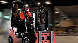 Die intelligente Gabelträgerwaage „iCP Weigh in Motion“ gewährleistet die exakte Gewichtsbestimmung der Ladung, während der Stapler in Bewegung ist. (Bild: Ravas )