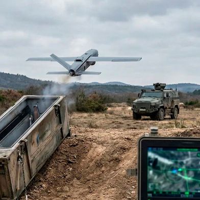 Mit der FV-014 von Rheinmetall steht ab nächstem Jahr der Bundeswehr ein günstiges Abwehrmittel zur Verfügung. Das System wird zwar als Kamikaze-Drohne bezeichnet, ist aber eigentlich flugfähige Munition für den Einmaleinsatz. Jetzt geht es in die Serie ... (Bild: Rheinmetall)
