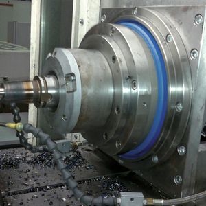 Bild 1: Ein mit Permamentmagneten und Federn arbeitendes Kollisionsschutzsystem in der Motorspindel vermeidet schwere Beschädigungen an Maschine, Werkzeug und Bauteil.