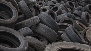 533.000 t Altreifen pro Jahr: Vier Konzerne wollen daraus neue Reifen herstellen. (Bild: awojcikkk)