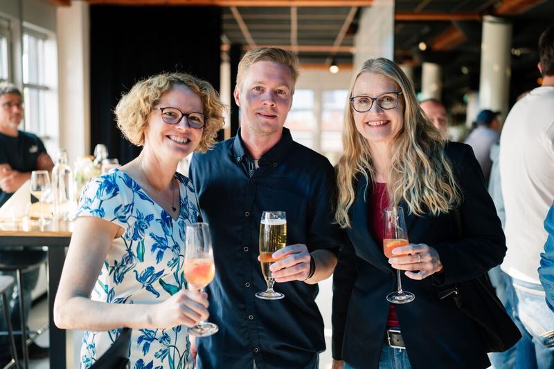 Stephanie Pelch (dbc) mit Sebastian Bruder und Tanja Schubert (DATEV eG) (Bild: dbc)