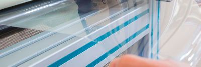 Präzisionsfolien aus Silicon können aufgrund ihrer dielektrischen Eigenschaften für neuartige Sensoren, Aktuatoren und Generatoren eingesetzt werden. Die hauchdünnen Filme werden in Burghausen unter Reinraumbedingungen hergestellt. Präzisionsfolien aus Silicon können aufgrund ihrer dielektrischen Eigenschaften für neuartige Sensoren, Aktuatoren und Generatoren eingesetzt werden. Die hauchdünnen Filme werden in Burghausen unter Reinraumbedingungen hergestellt.