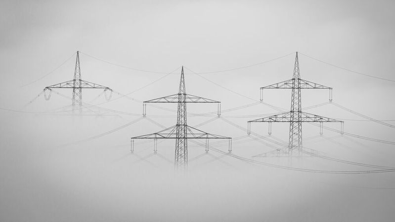 Über Jahrzehnte hat die Politik den überfälligen Ausbau erneuerbarer Energien nur verhalten betrieben – wider besseren Wissens. Nun muss die Energiewende im Eiltempo durchgedrückt werden – das führt zu Reibung zwischen den politischen Lagern. (Bild:  frei lizenziert /  Pixabay)