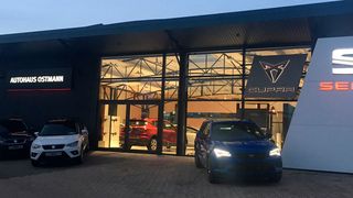 Am Stammsitz in Wolfhagen handelt Ostmann seit Kurzem auch die Seat-Submarke Cupra. (Autohaus Ostmann)