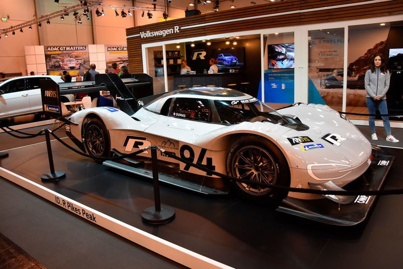 Mit dem elektrisch angetriebenen „Volkswagen ID R Pikes Peak“ gewannen die Wolfsburger im Juni den Pikes Peak International Hill Climb 2018. (Simon / »kfz-betrieb«)