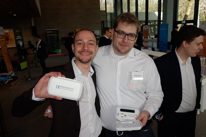 Nichts geht über eine gute Nachbarschaft, (l.) Matthias Blatt-Steinborn, NFON, und Konstantin Redent, acmeo, haben nun endlich wieder Saft! (Bild: IT-BUSINESS)