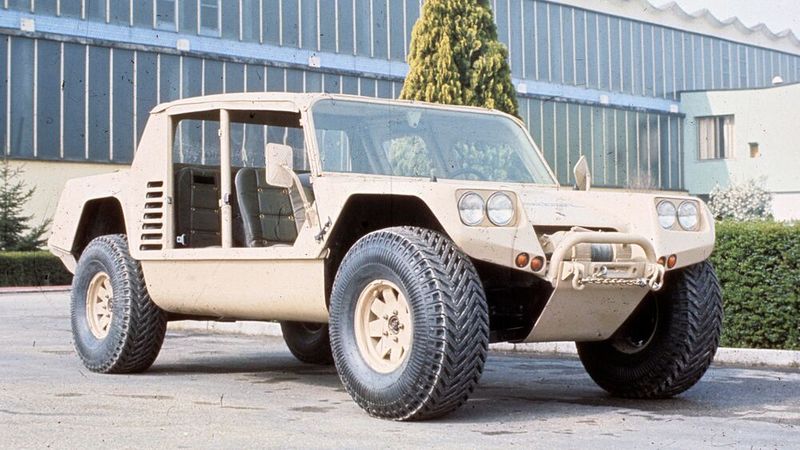 Der Cheetah war Lamborghinis erster Versuch im Geländewagensegment. Er wurde im Auftrag von Mobility Technology International (MTI) gebaut, die wiederum vom US-Militär mit der Entwicklung und dem Bau eines neuen Geländewagens beauftragt worden war. Die Cheetah war weitgehend eine Kopie des XR311-Prototyps von FMC, der 1970 für das Militär entwickelt worden war. Der XR311 und Cheetah sind quasi die Vorläufer des heutigen Humvee. (Bild: Lamborghini)