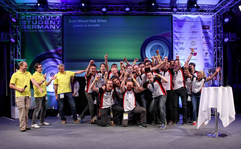 Ehre, wem Ehre gebührt: Die Verleihung des Schaeffler-Spezial-Awards „Best Wheel Hub Drive“. (Bild: FSG - Pierre  Buck)