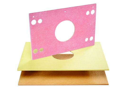 Die Wärmeisolierplatten Z121/…, Z1212…/Z1213/…, Z12120/… und Z12010/…- Z12015… sind bestens geeignet, um das Werkzeug thermisch von der Spritzgießmaschine zu isolieren.(Bild:  Hasco)