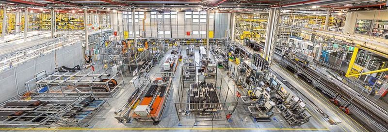 Im 3800 Quadratmeter grossen Igus-Testlabor werden die High-End-Leitungen dauergetestet. Die Ergebnisse überzeugten die UL-Prüfer.   (Igus)