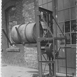 Hebetechnik anno 1949: Eine „Schrot-Leiter“ von Sichelschmidt zum Fasshandling.