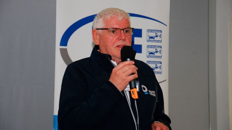 Reiner Dellori, Quantron AG, beschrieb den Aufbau von elektrifizierten Nutzfahrzeugen.  (Bild: Wenz - F+K)