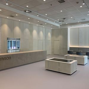 In seinem neu gestalteten Automation Center Barcelona zeigt Omron Industrial Automation, wie die Fabrik der Zukunft aussehen wird.