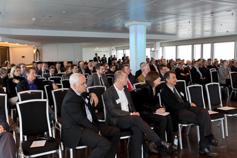 Gut besetzt: Nur noch wenige freie Plätze gab es im Kongressraum auf dem „Panoramadeck“ (Foto: Microsoft Deutschland GmbH)
