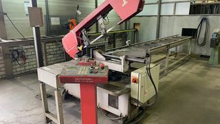 ...sowie diese Bomar-Horizontalbandsäge, Typ STG 260 DGH. (Bild: Surplex)