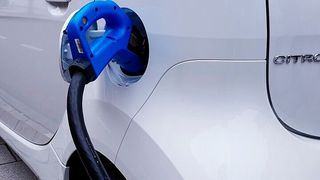 Die Energie- und Industriewende und insbesondere die Elektrifizierung des Energiesystems führen zu einer steigenden Nachfrage nach Batterien. (Bild: frei lizenziert)