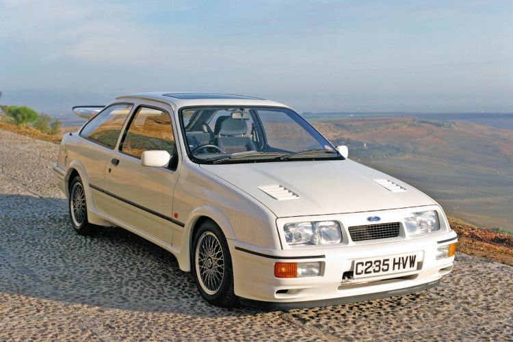 Zwischen 1986 und 1987 produzierte Ford den Sierra RS Cosworth. Er zeigte auch optisch, was er unter der Haube hatte. Mit 204 PS brauchte man sich seinerzeit auch nicht zu verstecken. (Ford)