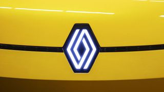 Renault erfindet sich derzeit neu. Äußeres Zeichen dafür ist ein neues Logo. Zur Finanzierung hat der Autobauer jetzt ein Daimler-Aktienpaket abgestoßen. (Bild: Renault)