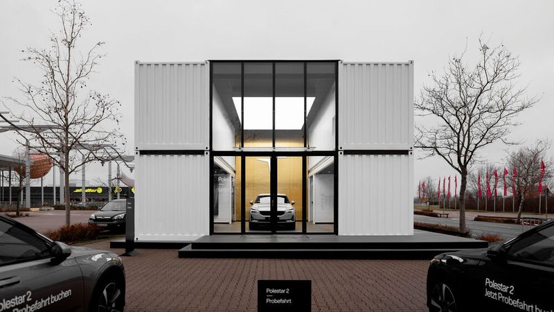 Der neue Showroom soll bis mindestens Ende 2022 auf dem Parkplatz eines Einkaufszentrums seine Pforten öffnen. (Polestar)