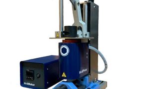 Eine Holipress von Holimaker etwas näher betrachtet. Mit ihr können thermpolastische Kunststoffe bis zu einer Temperatur von 320 °C verarbeitet werden. Das maximale Einspritzvolumen liegt je nach Variante bei 16 respektive 18 Kubikzentimetern. (Bild: Holimaker)