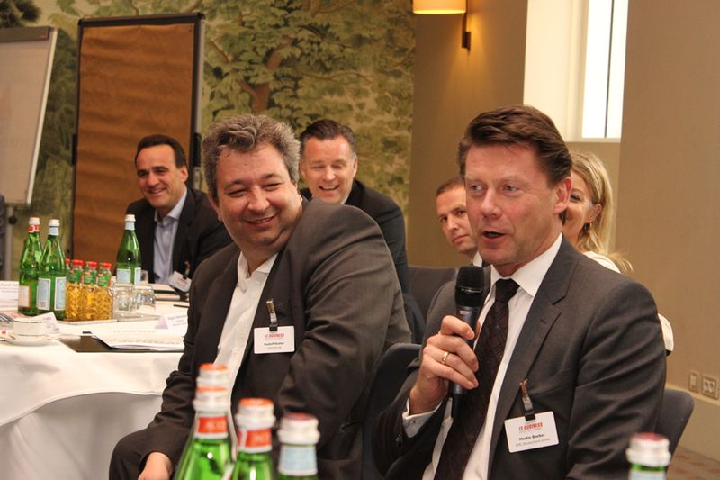Sowohl Teilnehmer als auch Partner und Referenten beteiligten sich aktiv an den Diskussionsrunden: Rudolf Hotter, Vorstand CANCOM SE (links) und Martin Boeker, Director Channel Germany, EMC. (Bild: IT-BUSINESS)
