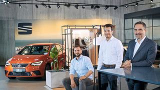 Wollen Seat und Cupra in Bingen etablieren: (v. re.) Christian Scherer (Geschäftsführer Scherer Automobil Holding), Kai Straubinger (Geschäftsführer Autohaus Scherer Bingen) und Johann Hatzenböller (Verkaufsleiter Seat/Cupra Bingen). (Bild: Scherer/Thorsten Gauls)