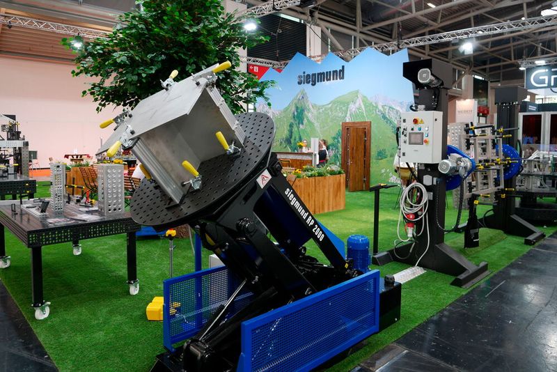 Für die Automatica haben sich die Aussteller für ihre Messestände wieder etwas besonderes überlegt. Zu den Hinguckern zählte zum Beispiel der Stand von Siegmund, der bayrisches Flair in der Messehalle verbreitete.  (Bild: Sandro Kipar)