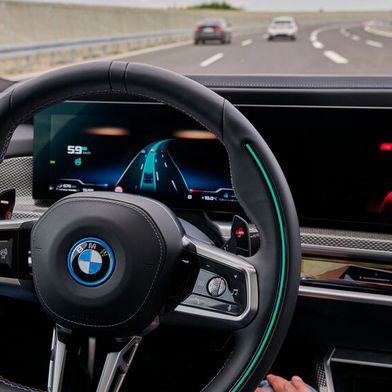 Für einen Aufpreis von 6.000 Euro können BMW-Kunden seit Frührjahr 2024 den „Personal Pilot L3“ als Sonderausstattung bestellen. Das System wird ab dem Facelift des BMW 7 aus dem Programm genommen. (Bild: BMW)