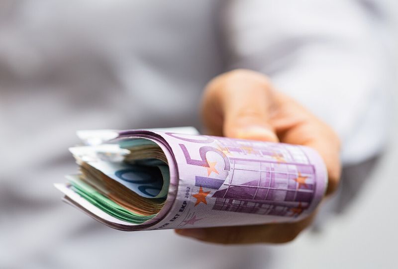 Eine strategische Unternehmensberatung mit Studien zu sektor- oder produktspezifischen Fragestellungen zu beauftragen, ist den meisten Unternehmen zu kostenintensiv. (© vege - Fotolia)