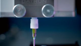 Semicosil 811 ist der neue, schnell vernetzende Silicon-Dichtklebstoff für Elektronikanwendungen von Wacker. (Hartmut Nägele/ Wacker Chemie)