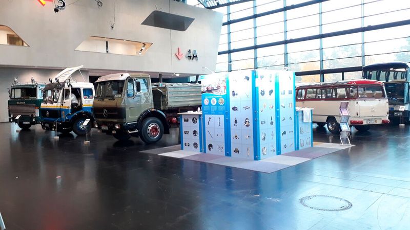 Sorgte für ein kleines bisschen Nfz- und Omnibus-Flair: die Ecke mit historischen Nutzfahrzeugen. (Bild: Steffen Dominsky)