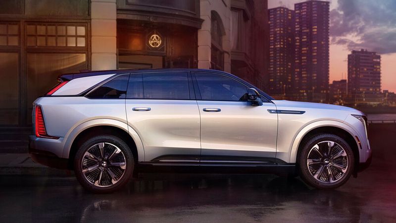 5,70 Meter lang, 3,6 Tonnen schwer – als Ökoauto wird man den Escalade IQ wohl nicht vermarkten können. (Bild: Cadillac)