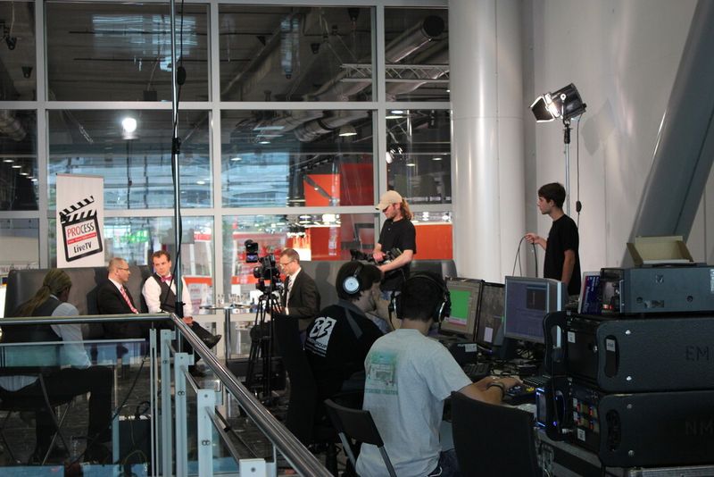 Impressionen von Achema-TV 2012: Auch in diesem Jahr berichtet die Redaktion von der wichtigsten Prozesstechnik-Messe der Welt. An drei Sendetagen heißt es dann: „Kamera an, Ton läuft, Action!“ (Bild: PROCESS)