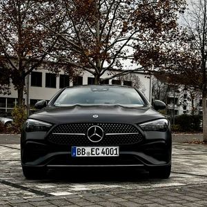 1. Das Fahrzeugkonzept: Coupés sind aus der Modellpalette von Mercedes-Benz nicht wegzudenken. Mit der simplen zweitürigen Limousinenvariante von einst sind die aktuellen Modelle aber nicht mehr zu vergleichen. (Bild:  Simon – VCG)