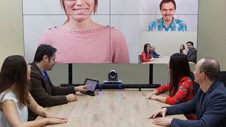 Freiwillige in Flüchtlingsunterkünften arbeiten über die Video-Software mit Ärzten zusammen. (TrueConf/Yury Golubinsky)