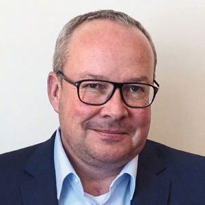 Dr. Ingo Cremer, CEO Cremer Thermoprozessanlagen: „Die aktuelle, unserer Meinung nach unmenschliche Quarantänesituation würgt das Geschäft mit China ab. Schlechte Quarantänehotels sind wie Knast für unser Servicepersonal. Man könnte den Eindruck gewinnen, dass China keine ‚Ausländer' im Land haben möchte. Termine können nicht mehr eingehalten werden, wir haben eine Kostenexplosion durch Quarantäneaufenthalte sowie extrem teure Flüge – wenn überhaupt Flüge verfügbar sind. Chinesische Firmen verschieben Aufträge durch eigene Schwierigkeiten in Folge der Lockdowns und inner-chinesischer Reisebeschränkungen.  Wir wünschen uns eine Aufhebung der Quarantäne für vollständig Geimpfte oder zumindest eine Mitbestimmung bei den Quarantänehotels. Wir brauchen mehr Linienflüge, längere Visadauer mit Mehrfacheinreisen sowie die Abschaffung der erneuten Quarantäne bei Provinzwechseln." (Bild:  Cremer Thermoprozessanlagen GmbH)