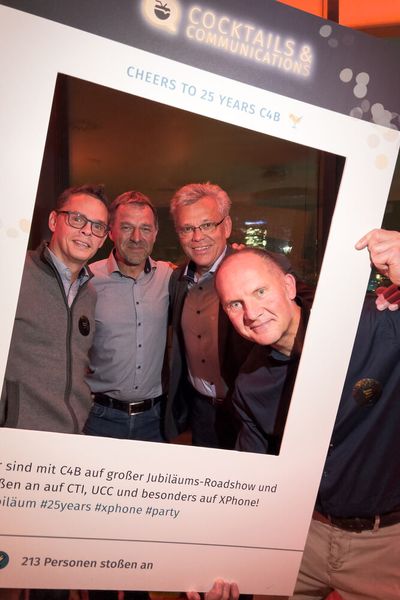 Rüdiger Mewes (SPIE ICS), Georg Noichl (Comtec Kommunikationssysteme), Wilhelm Simml (SPIE ICS) und Oliver Bela (KOMSA) (Bild: C4B)