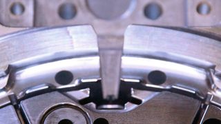 Prozesssicher bis in die kleinsten Ecken: Details eines 1K-Werkzeugs, das mit den Werkzeugen HGOF 
(Ø 2–8), EPDBE/EPDRE (Ø 0,4–6), EPP (Ø 3–6) komplett gefräst wurde. (Bild: Hitachi)