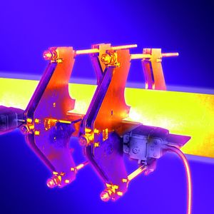 Für die Durchflussmessung bei hohen Temperaturen hat Flexim den WaveInjector entwickelt. 