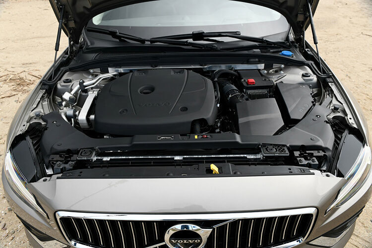 Wer sich für den V60 entscheidet, greift entweder zum T6-Benziner mit serienmäßigem Allrad, Achtgang-Automatik und 228 kW/310 PS (ab 49.500 Euro) oder zu einem der beiden Diesel, D3 und D4 (110 kW/150 PS und 140 kW/190 PS). (Volvo)