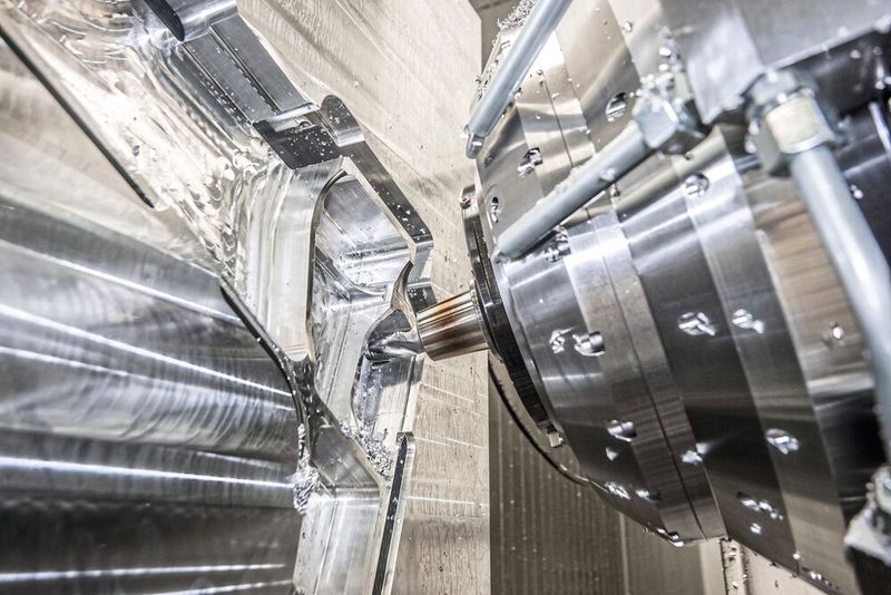Die Kombination aus Sprint-Z3-Kopf und hoher Spindelleistung ermöglicht maximale Materialabtragsraten bei Aluminium-Strukturteilen. (Bild: Starrag)