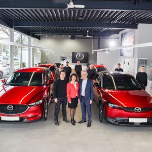 (Mazda)